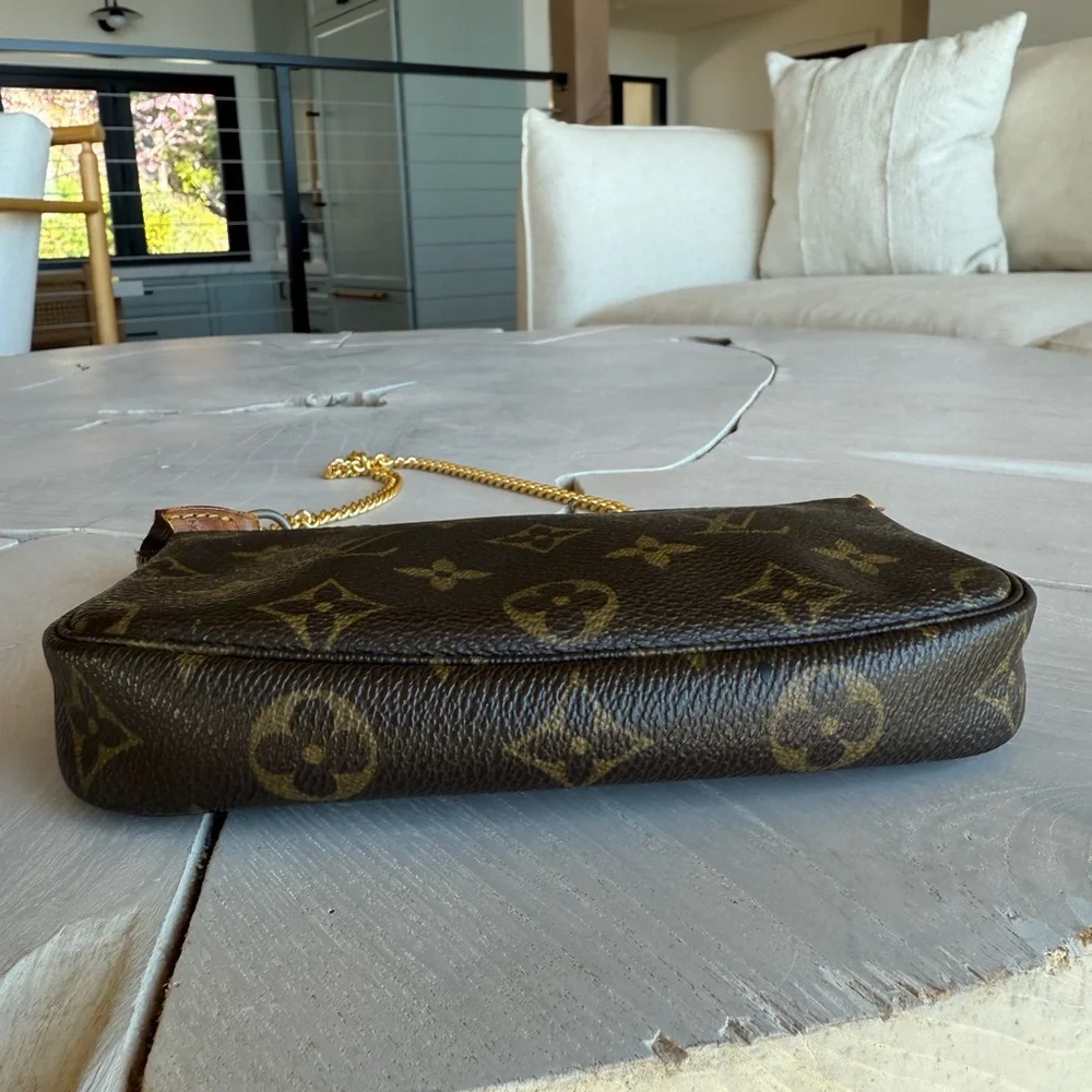 LV Mini Pochette - Picture 6 of 15